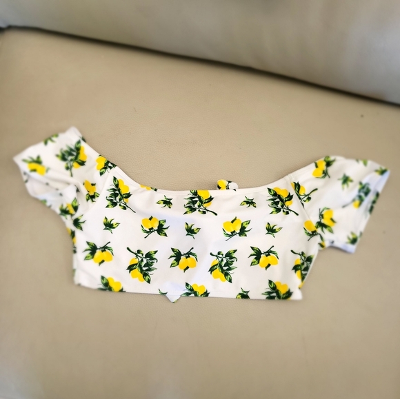 Revolve 🍋 lemons crop top front tie Cabana Del Sol - Picture 2 of 5